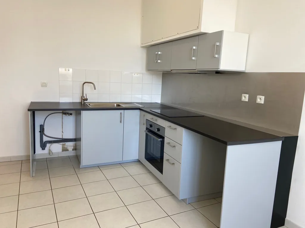 Cuisine - Appartement Lumineux avec Parking Privé à Proximité des Commerces