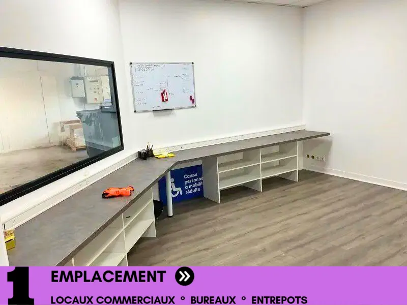 Stanze - Warehouse with Office Space in Saint-Maximin