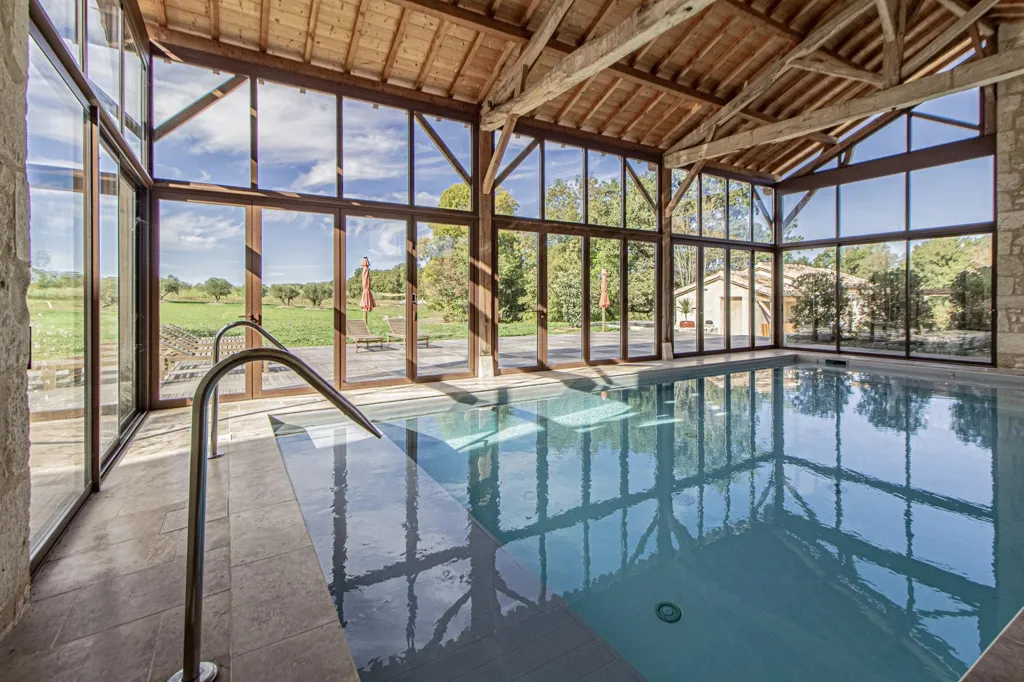 Piscine - Domaine de Prestige avec Piscine Intérieure