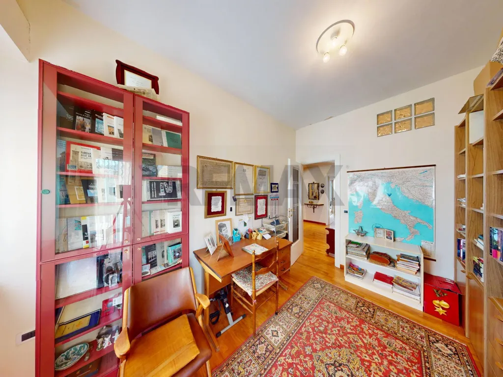 Bureau - Apartment with Two Terraces in Fabriano