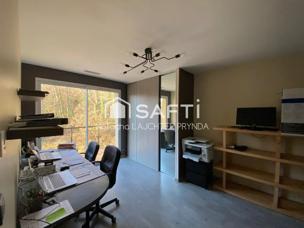 Kabinet - Architectural House with Garden in Bouloc