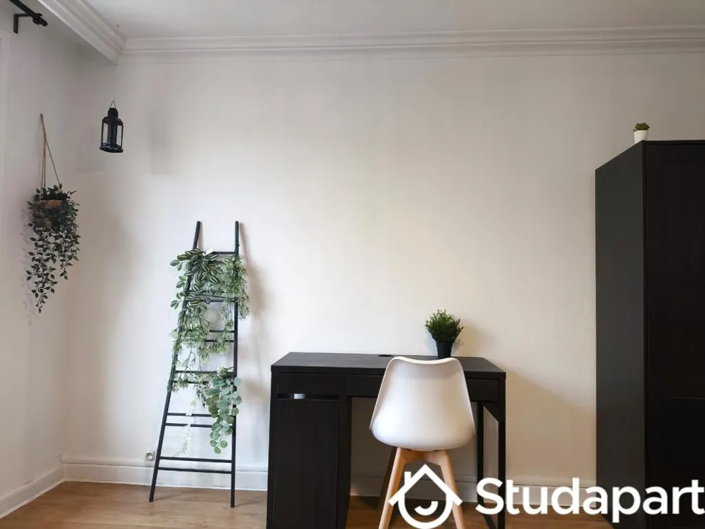 Office - Shared Flat with Balcony in Jeanne d'Arc Area