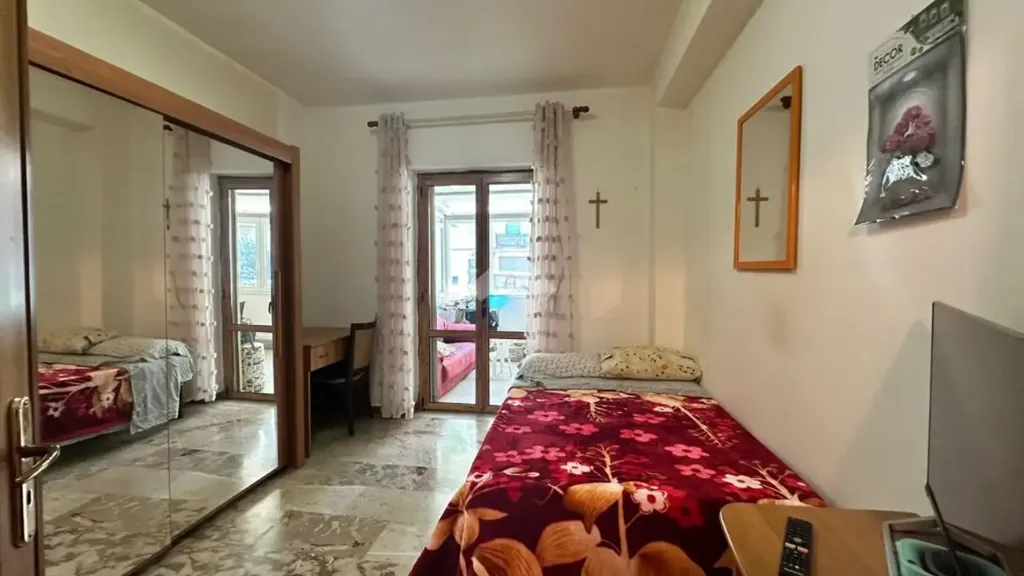 Magamistoad - Three-Bedroom Apartment with Balcony in Crotone