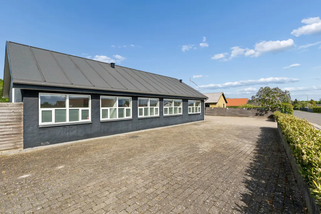 Välivaade - Villa with Office Space in Odense