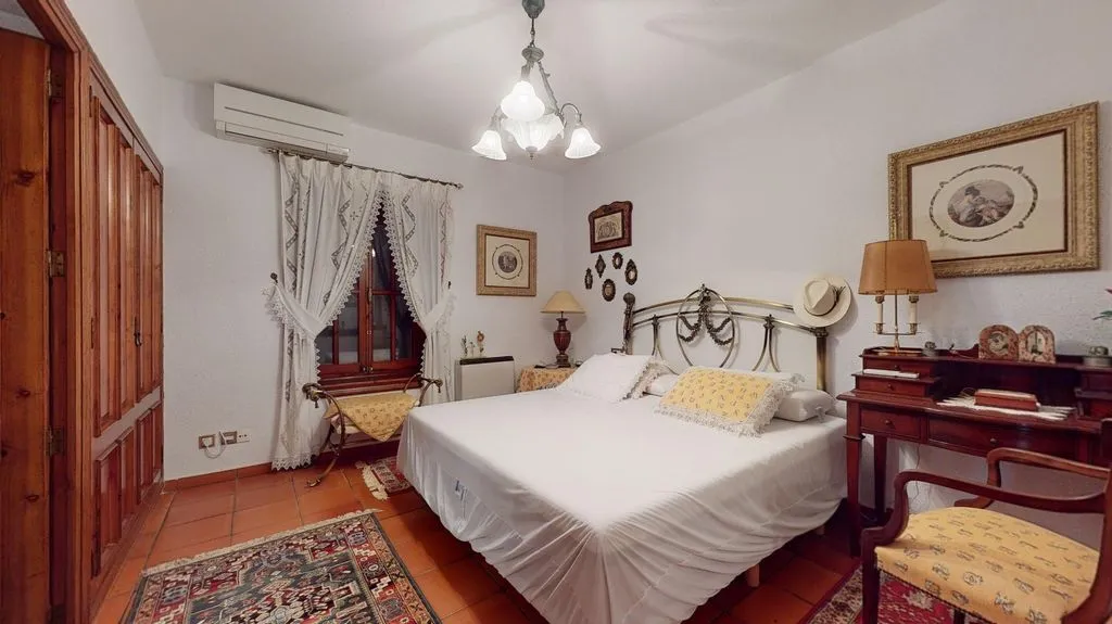 Magamistoad - Detached House with Pool in Elche
