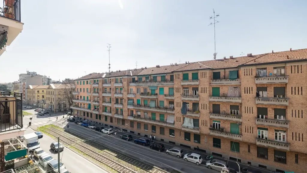 Balcon - Spacious 2-Bedroom Flat in Milan