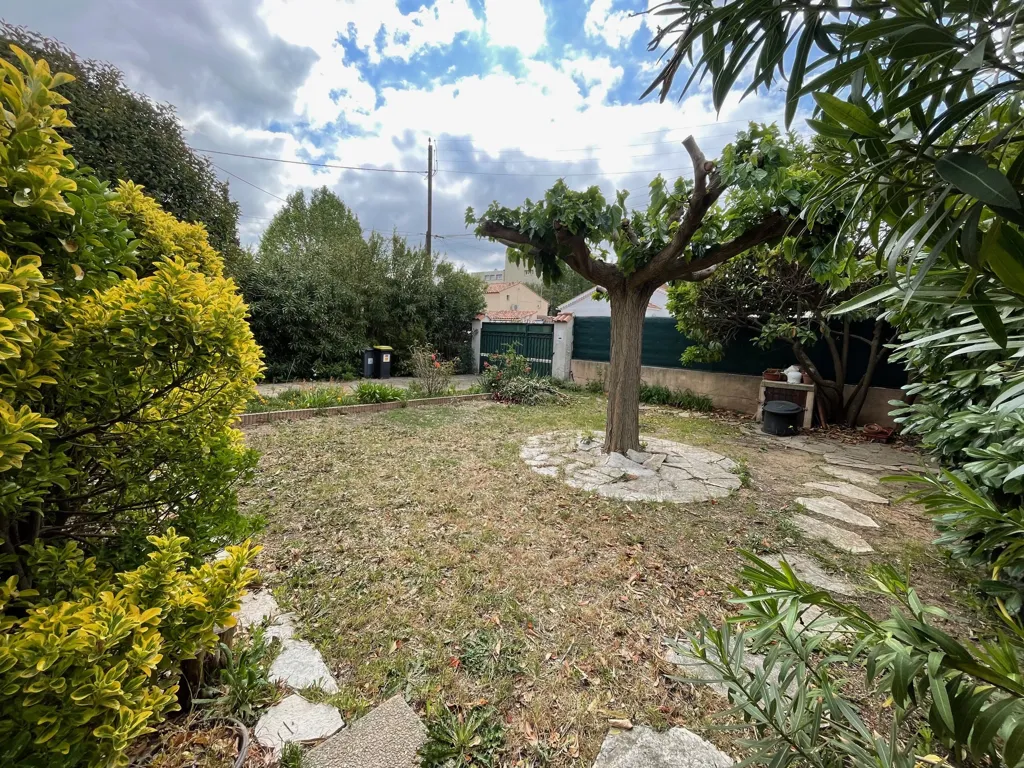 Aed - Detached House with Garden in La Garde Centre