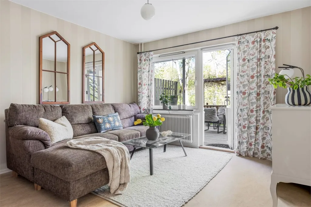 Séjour - Apartment with Garden in Åby