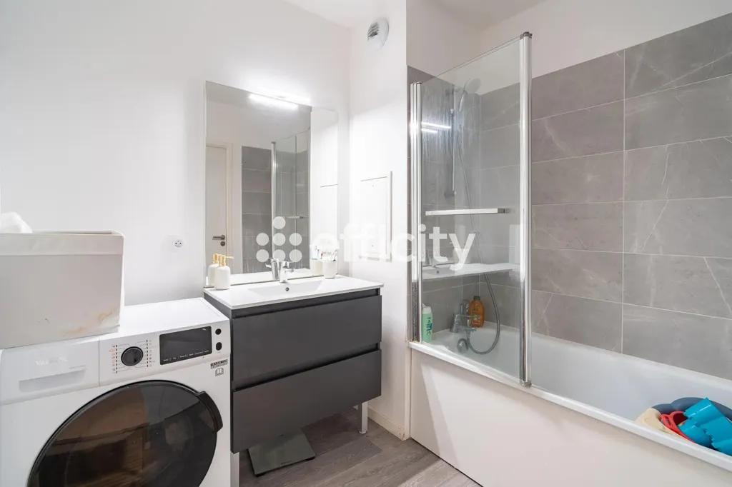 Vannitoad - 4-Bedroom Apartment with Balcony in Pierrefitte Centre