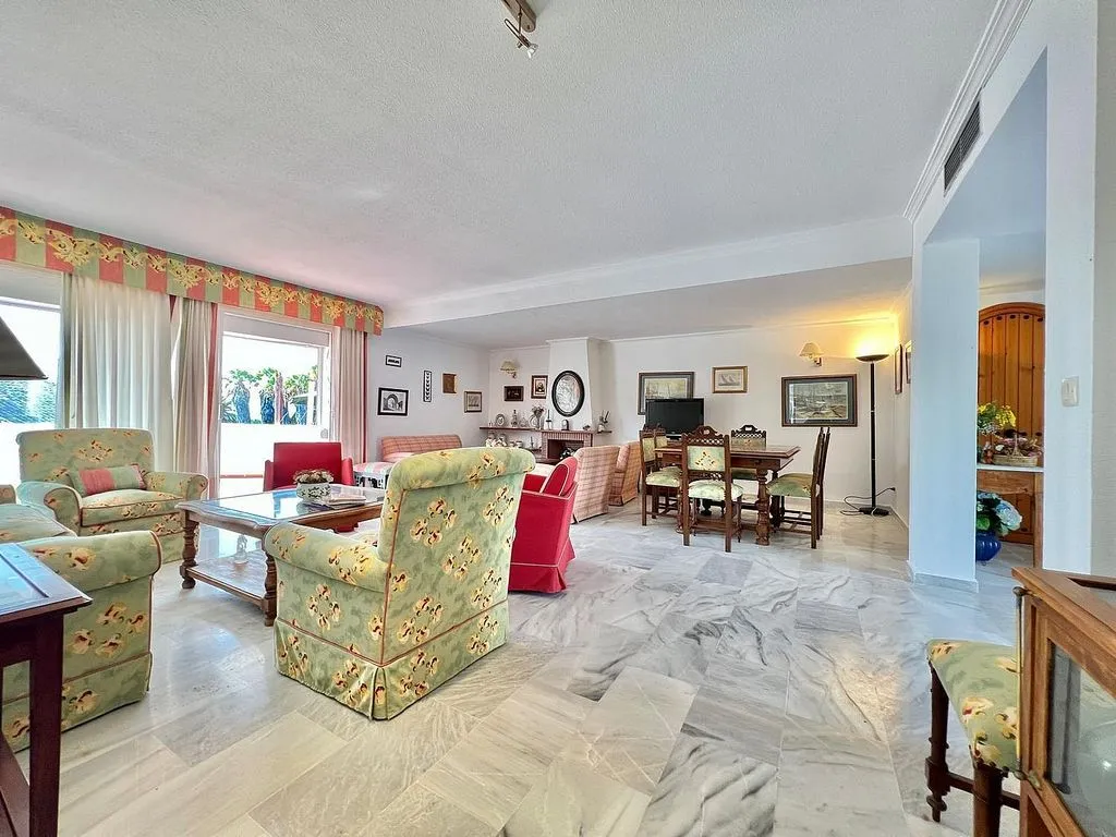Séjour - Semi-detached House with Pool on National Road