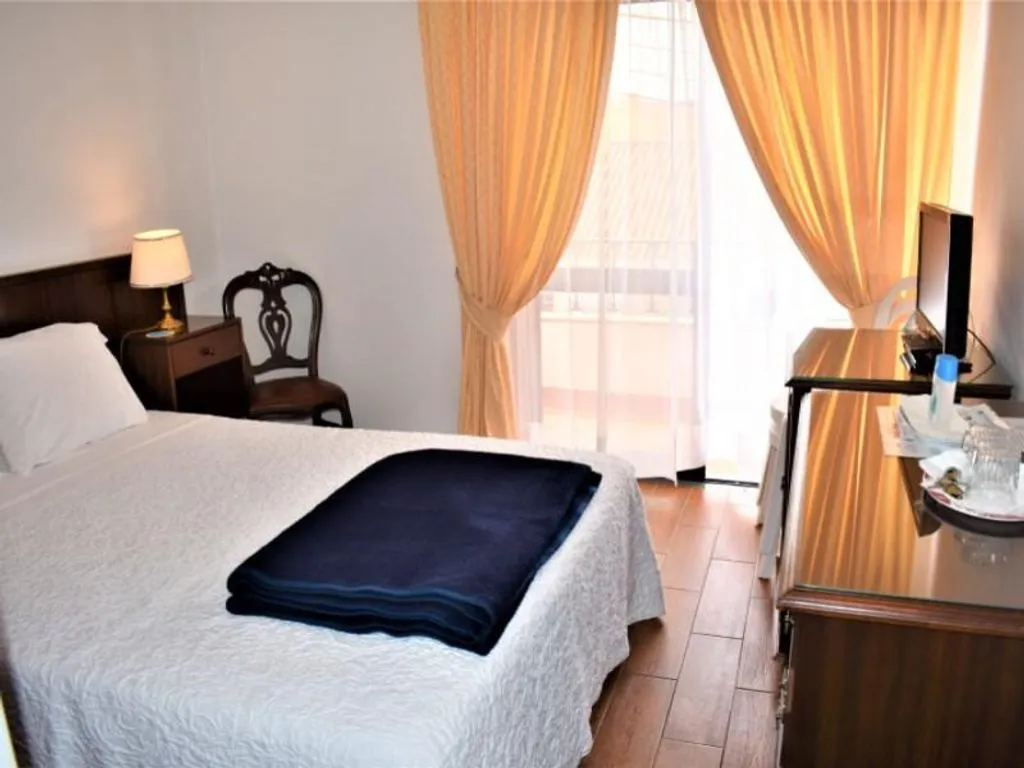 Bedrooms - Luxury Hotel with Pool in Estoril, Cascais