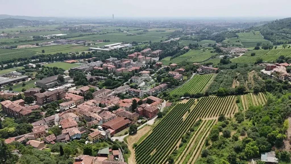 Modern Apartment with Private Court in Verona