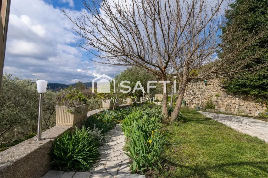 Jardin - Maison Provençale avec Piscine à Claviers