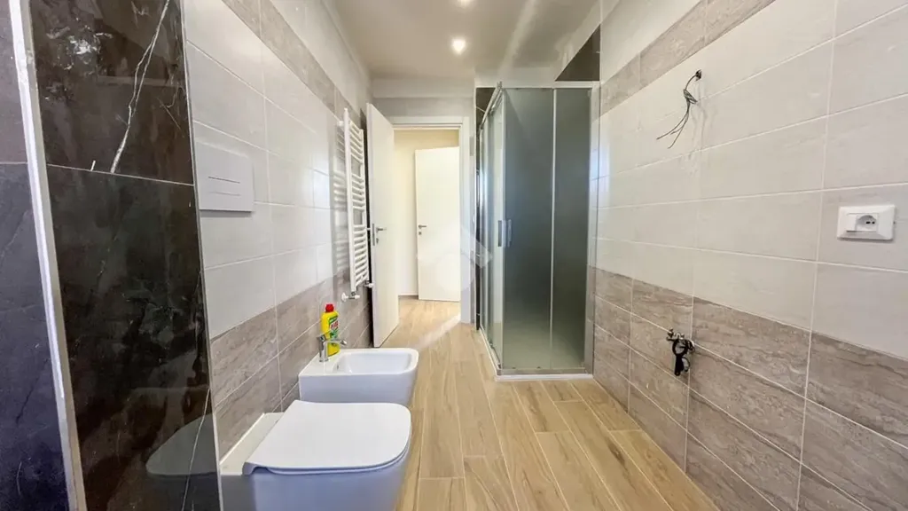 Salles de bain - Bright 3-Room Apartment with Balcony in San Severo