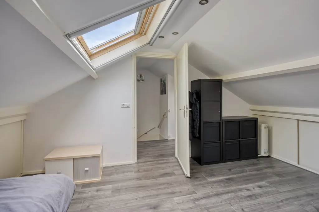 Magamistoad - Semi-Detached Home with Workshop in Honselersdijk