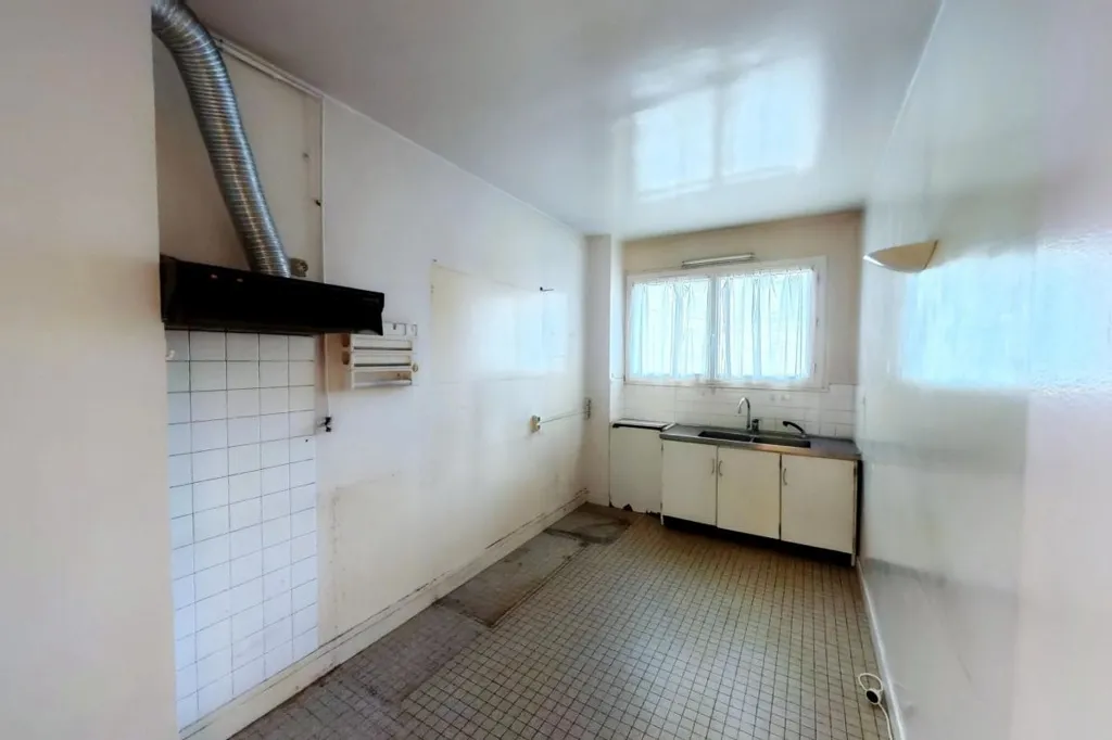 Cuisine - Appartement 4 Pièces à Rénover avec Balcons à Paris 16