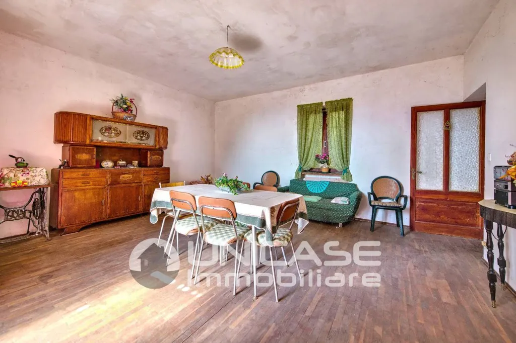 Söögituba - Rustic House with Garden in Bagnolo Piemonte