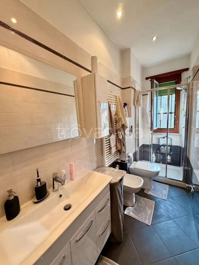 Salles de bain - Apartment with Balcony Veranda in Turin