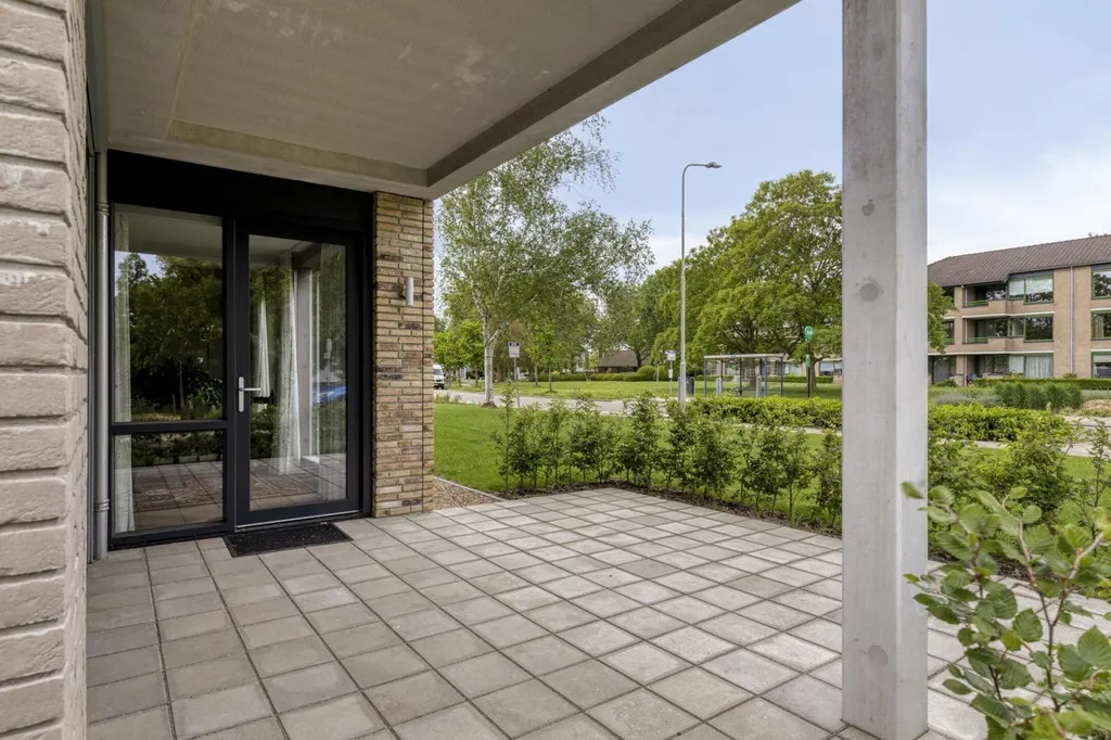 Esik - Ground Floor Apartment with Terrace in Goes