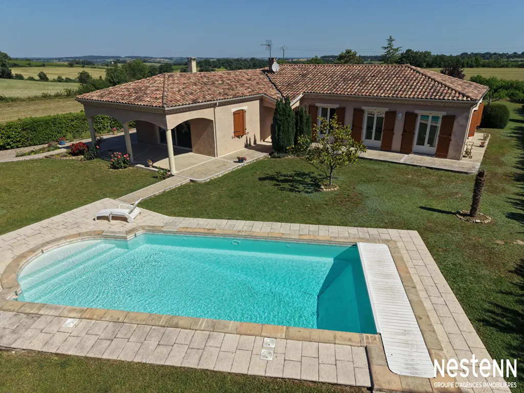 Vista aerea - Contemporary House with Pool in Condom
