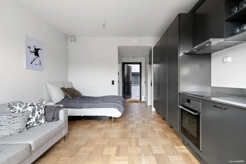 Soggiorno - Modern Studio Flat with Large Windows in Sollentuna