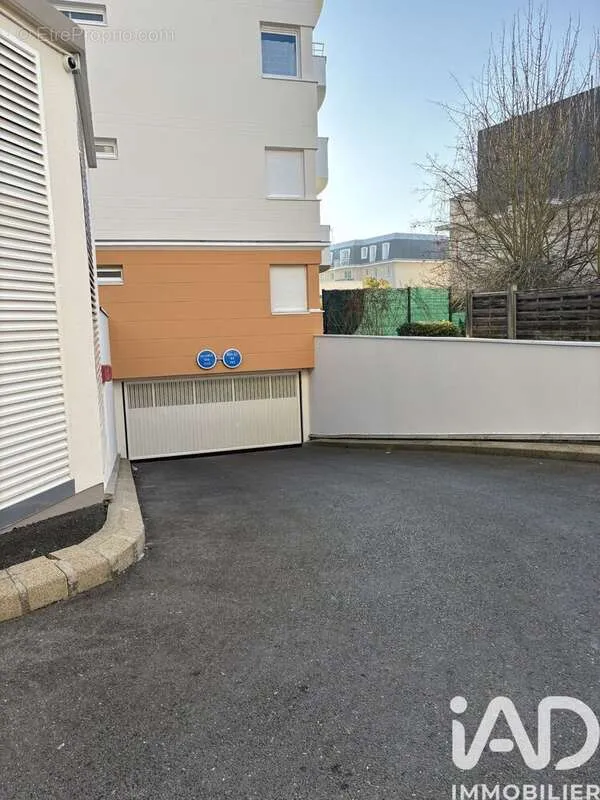 Välivaade - Secure Parking in Pontoise