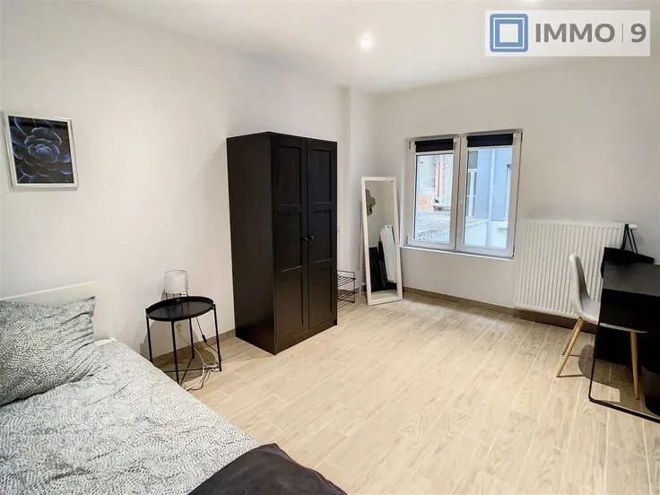 Co-Housing Rénové avec Terrasse à Charleroi