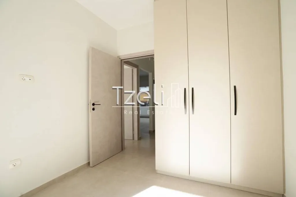 Esik - Apartment with Balcony in Patras