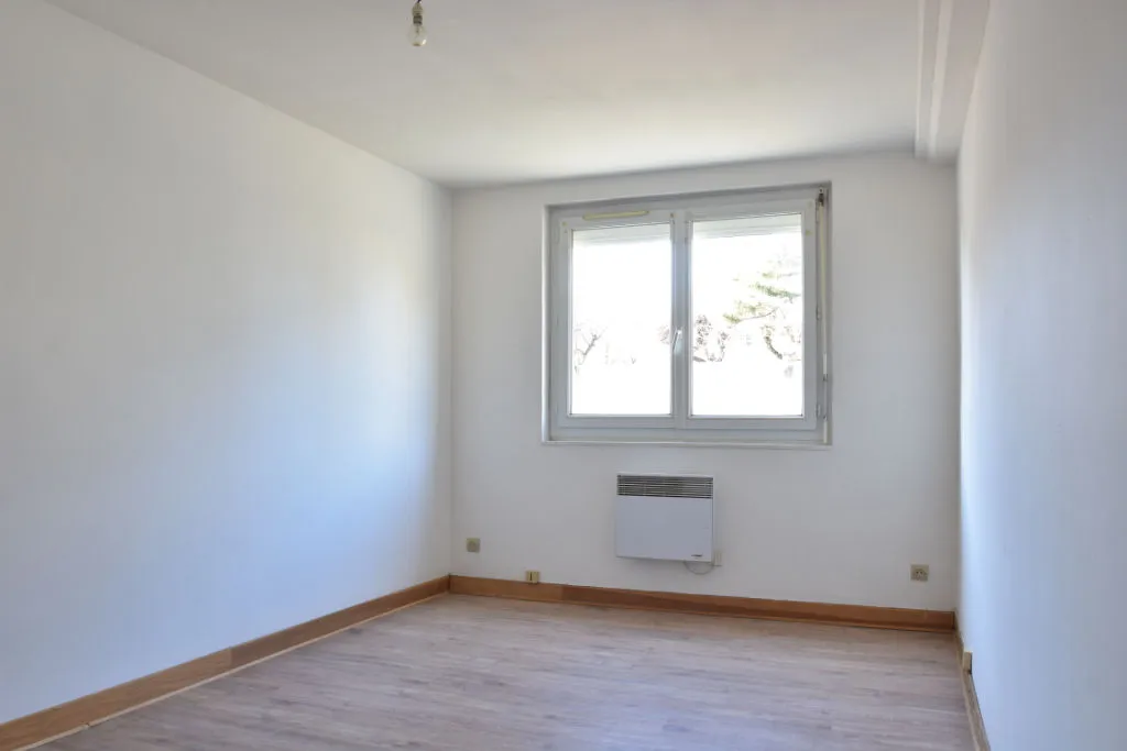 Toad - Ground Floor Apartment in La Ménitré