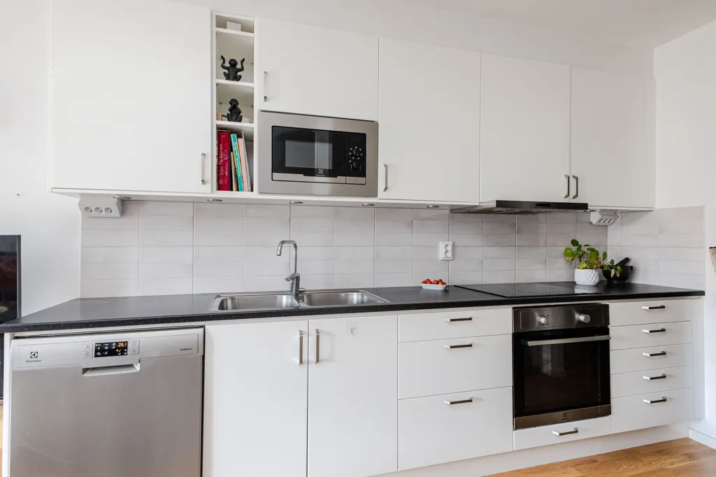 Cuisine - Spacious 4-Bedroom with Sunny Terrace in Bredsand