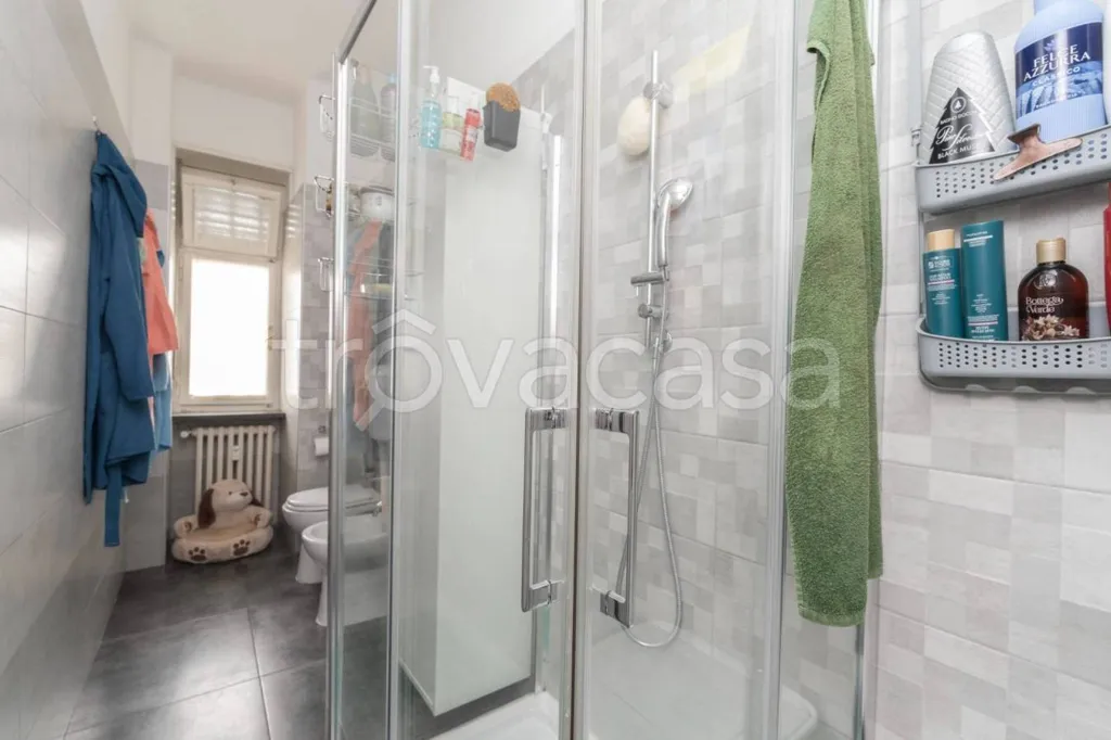 Salles de bain - Panoramic Apartment with Balcony in Collegno