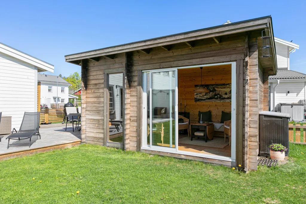 Garden - Modern Bungalow with Garden in Säljan