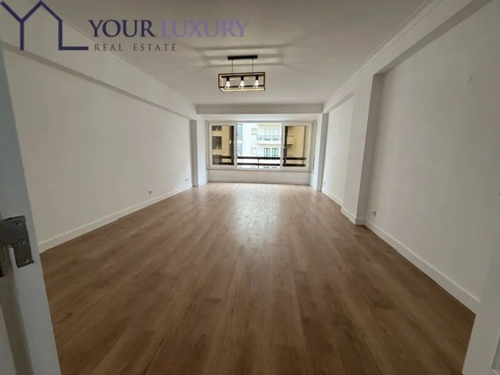 Elutuba - Remodelled T3 Apartment with Metro Access in Lisbon