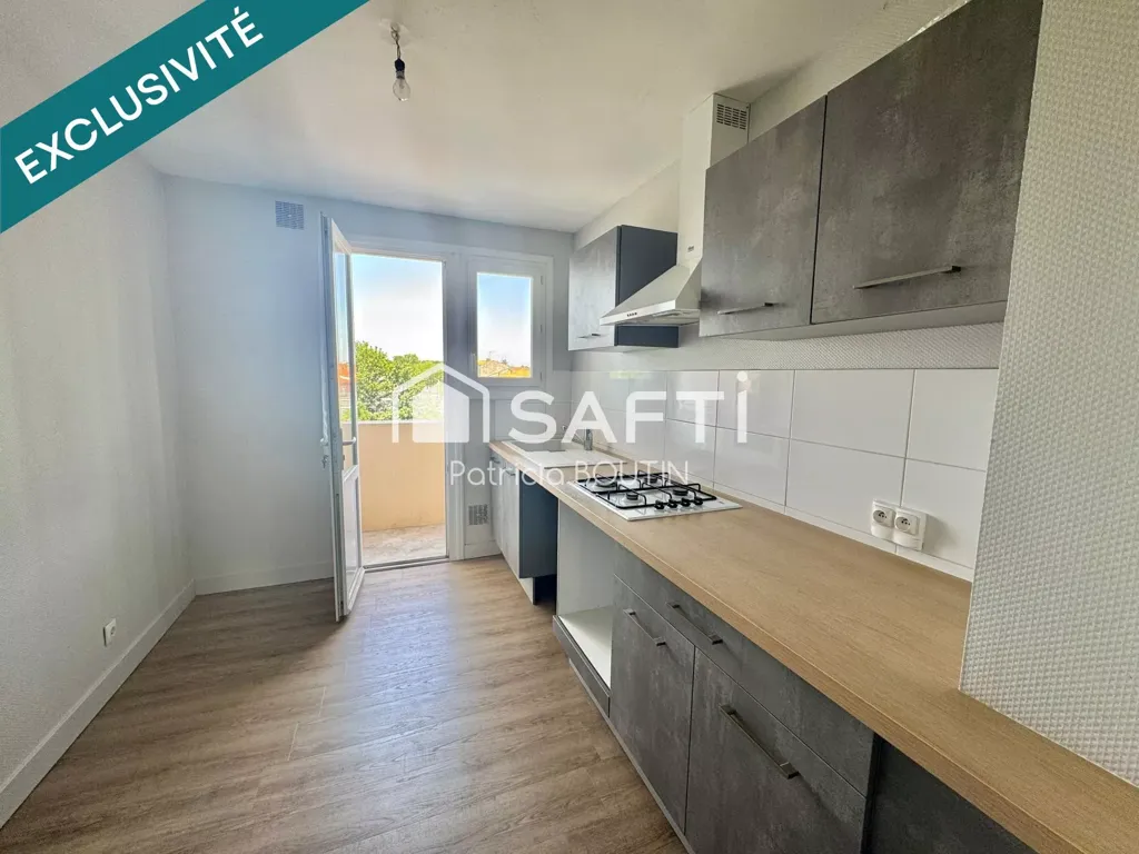 Köök - Bright 3-Bed Apartment with Balcony in Niort