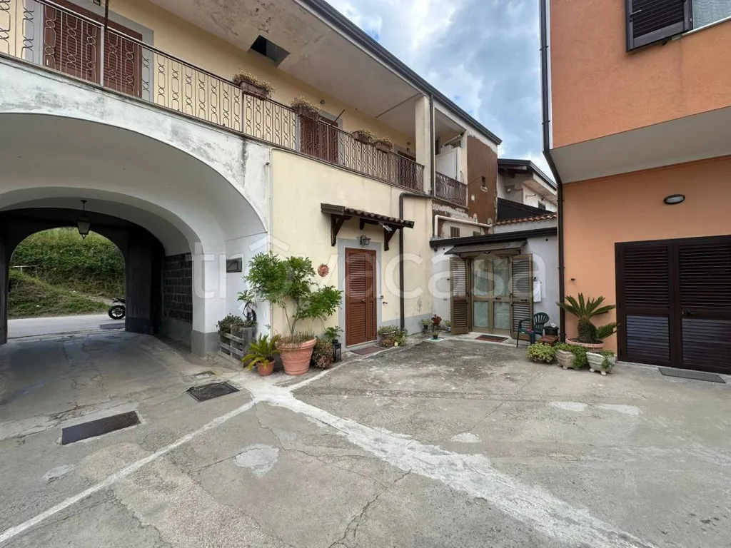 Aed - Terrace Flat with Private Garden in Caserta