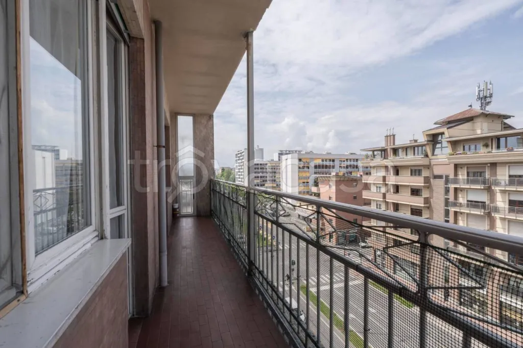 Balcon - Panoramic Apartment with Balcony in Collegno