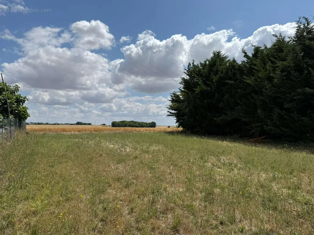 Aed - Buildable Land with Water Connection in Erceville