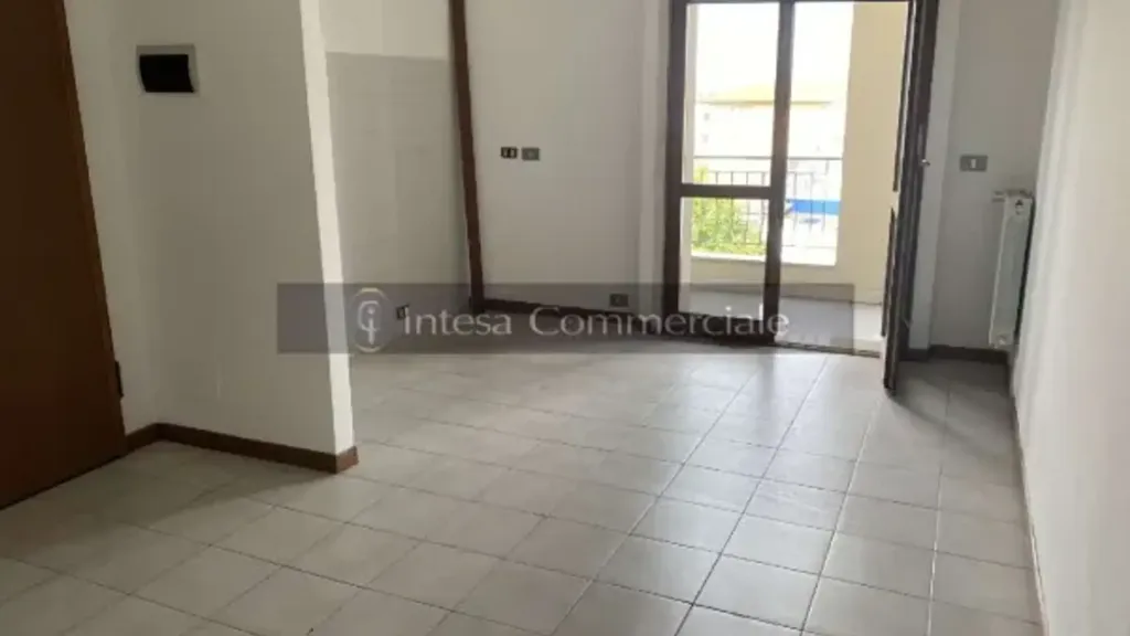 Esik - Bright Bilocale with Balcony in Brescia