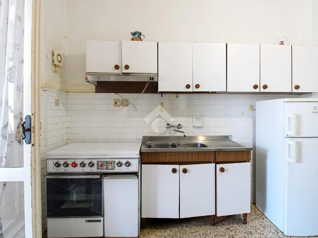 Cuisine - Spacious 4-Bedroom Apartment with Garage in Pisa