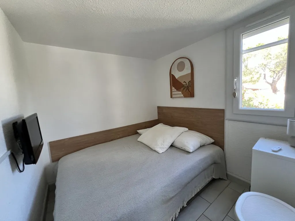 Chambres - Pavillon T2 avec Terrasse et Vue Mer près de la Garrigue