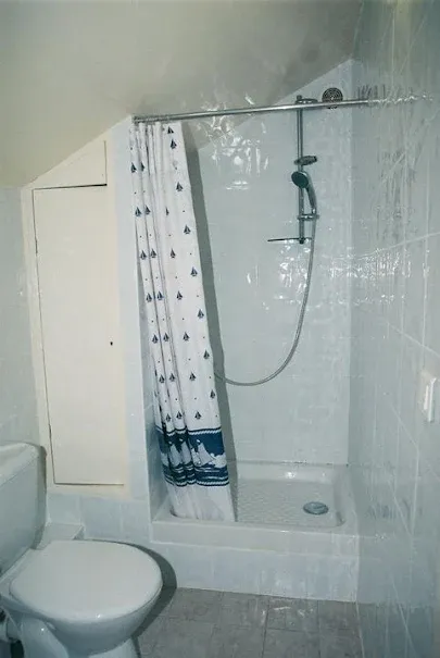 Salles de bain - Chambre Meublée pour Étudiant à Saint-Genis-Laval