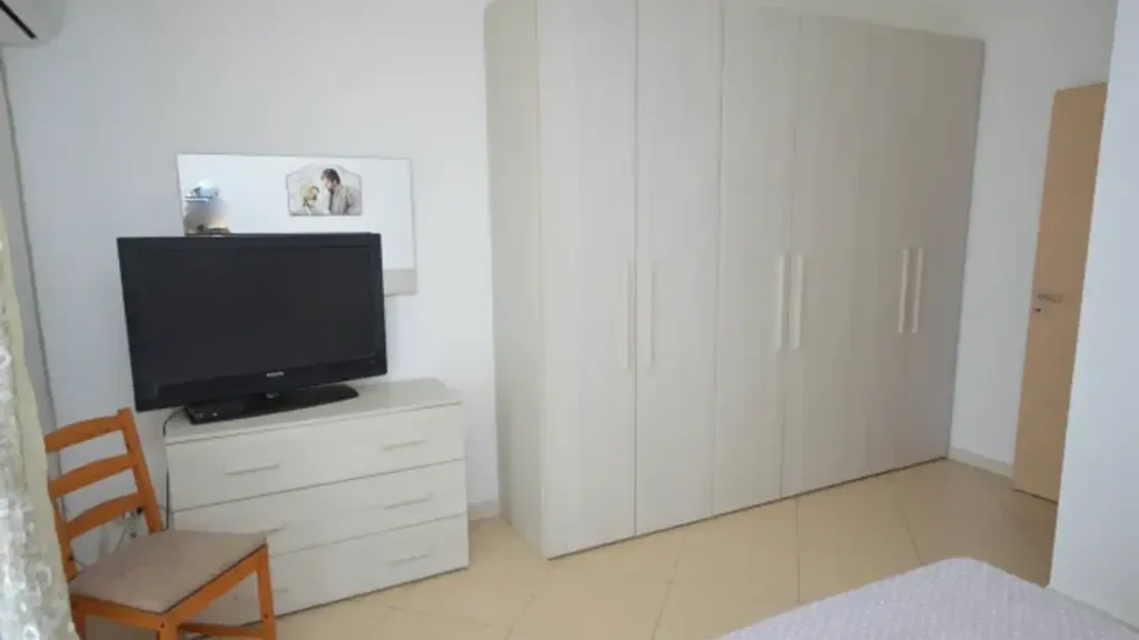 Magamistoad - Four-Room Apartment with Balcony in Crosia