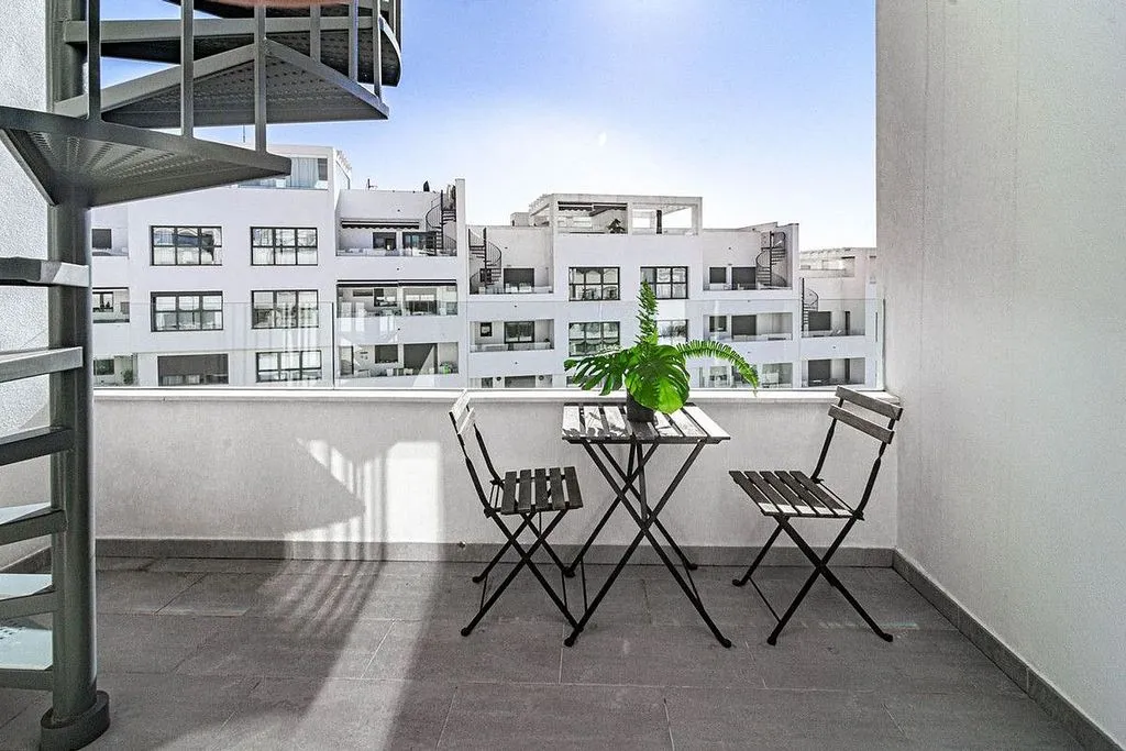 Balcone - Penthouse with Pool in Estepona Centre