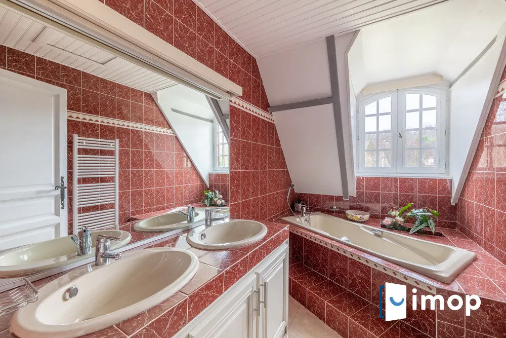 Salles de bain - Maison avec Terrasse Sud et Jardin à Villette
