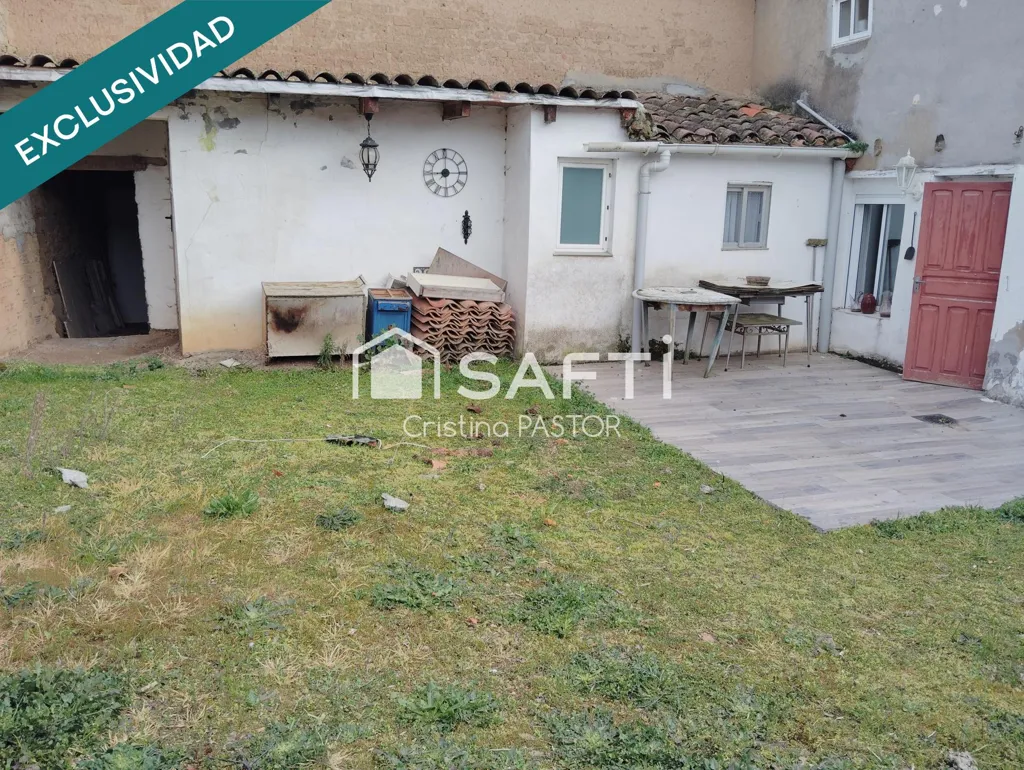 Jardin - Two-Storey House with Patio in Gordoncillo