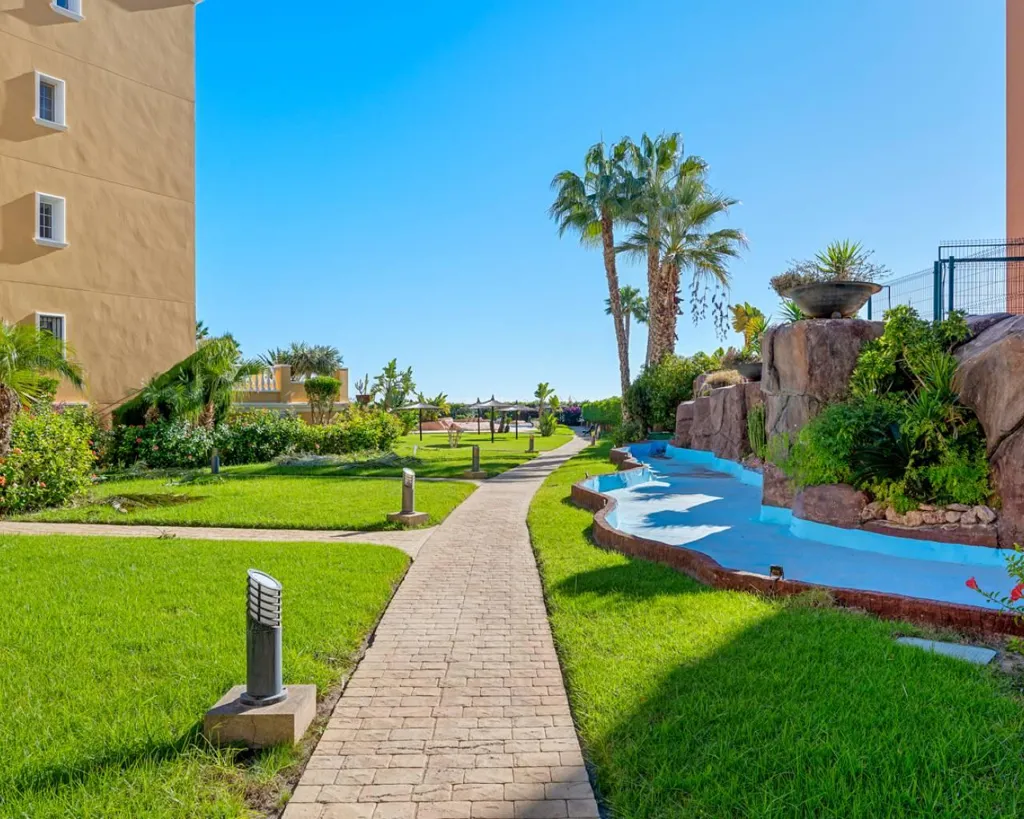Garden - 2-Bedroom Apartment with Balcony in Cabo Roig