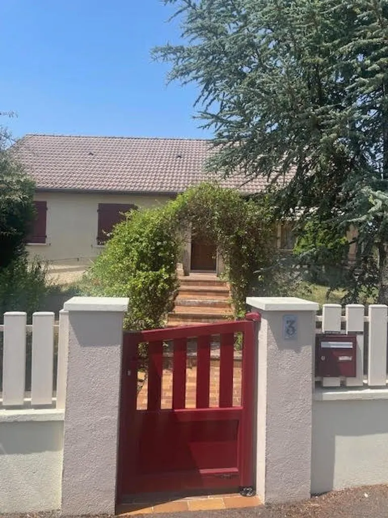 Extérieur - Pavillon avec Jardin dans Lotissement Calme à Châtillon-sur-Seine
