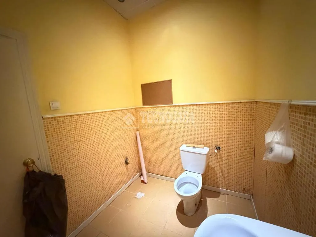 Vannitoad - Commercial Space in Cerro Amate, Sevilla