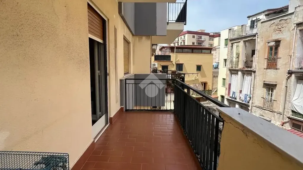 Balcon - Modernised Apartment with Balcony in Palermo
