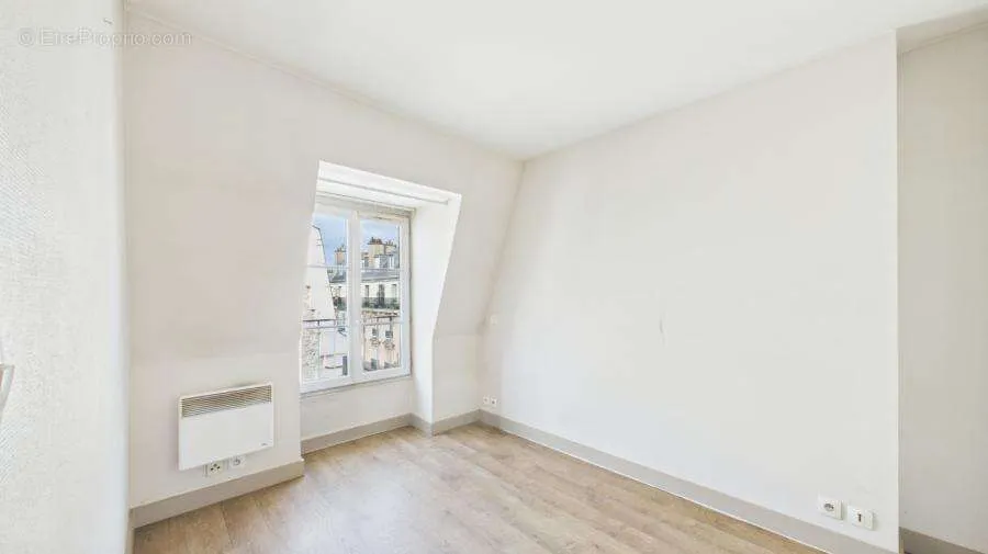 2-toaline korter asukohas Paris-17e